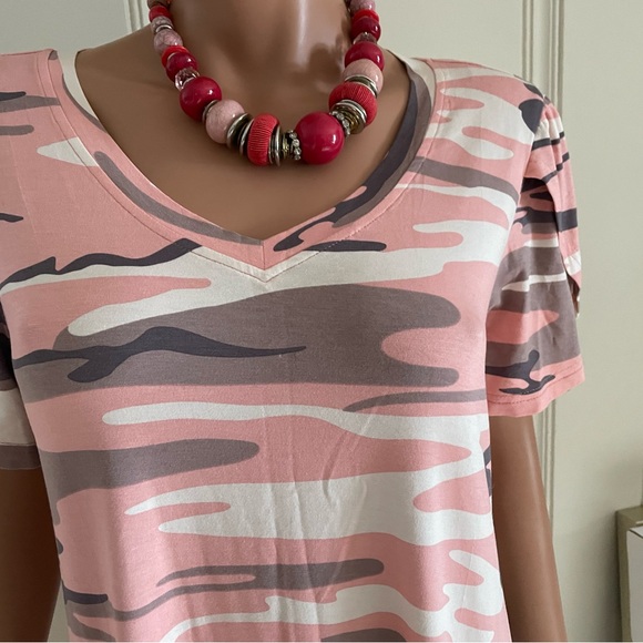 New listing *****Top pretty beige peach mix size large - Picture 2 of 6